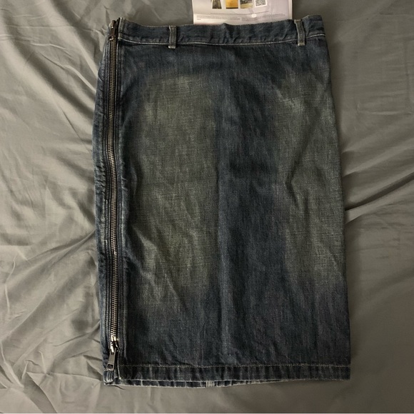 Authentic Gucci Denim Skirt - Picture 2 of 9